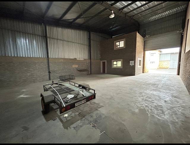 290M² WAREHOUSE FOR SALE IN APEX